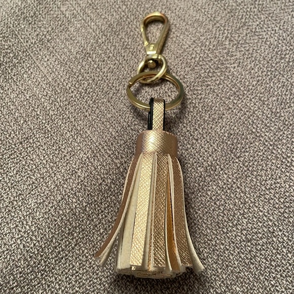 NWOT Gold Tone Tassel Key Ring Key Chain Key Fob - Picture 2 of 4